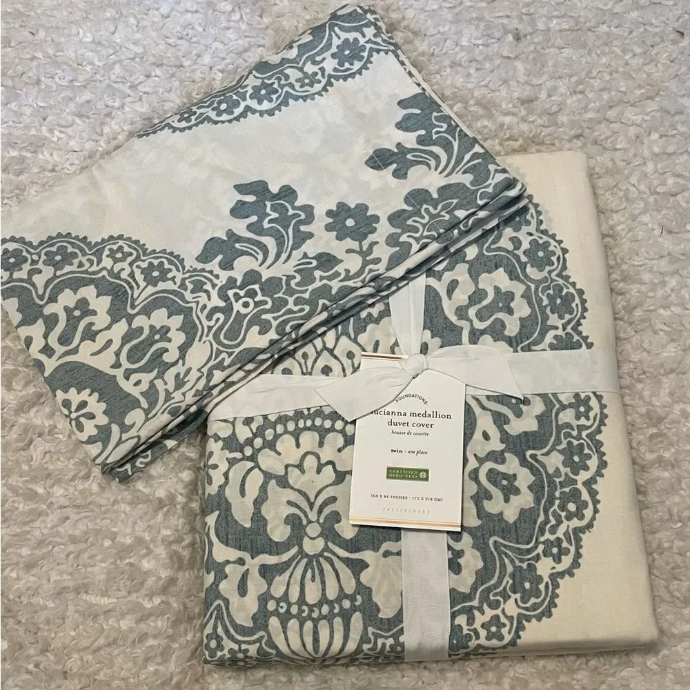 Pottery Barn Lucianna Medallion Percale Duvet Cover + Sham Twin